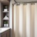 découvrez nos astuces pratiques pour installer facilement un rideau de douche dans votre camping-car et optimiser votre espace douche.